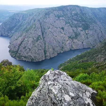 La Casa De Rocas - En La Ribeira Sacra *