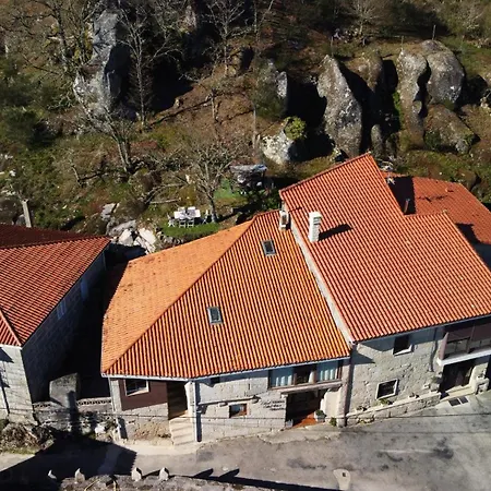 La Casa De Rocas - En La Ribeira Sacra 펜션 *